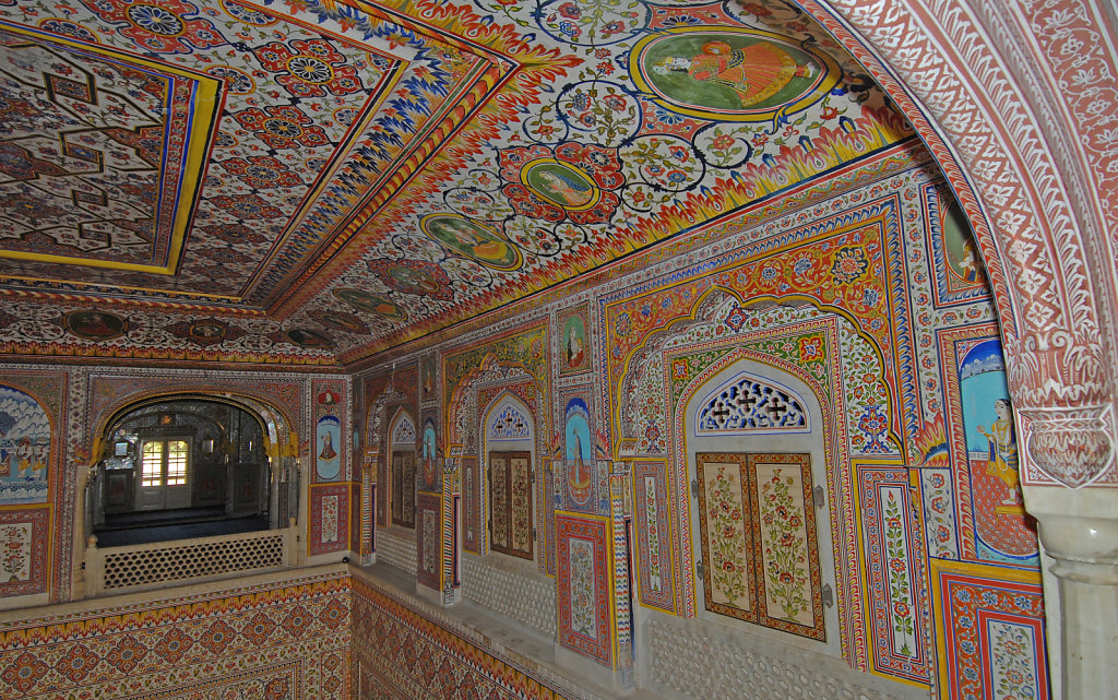 Decor Inside Samode Palace 7