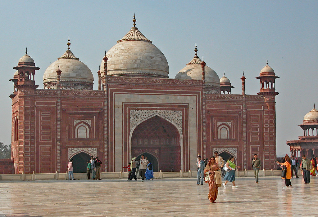 Mosque Built to the West Side of the Taj Mahal